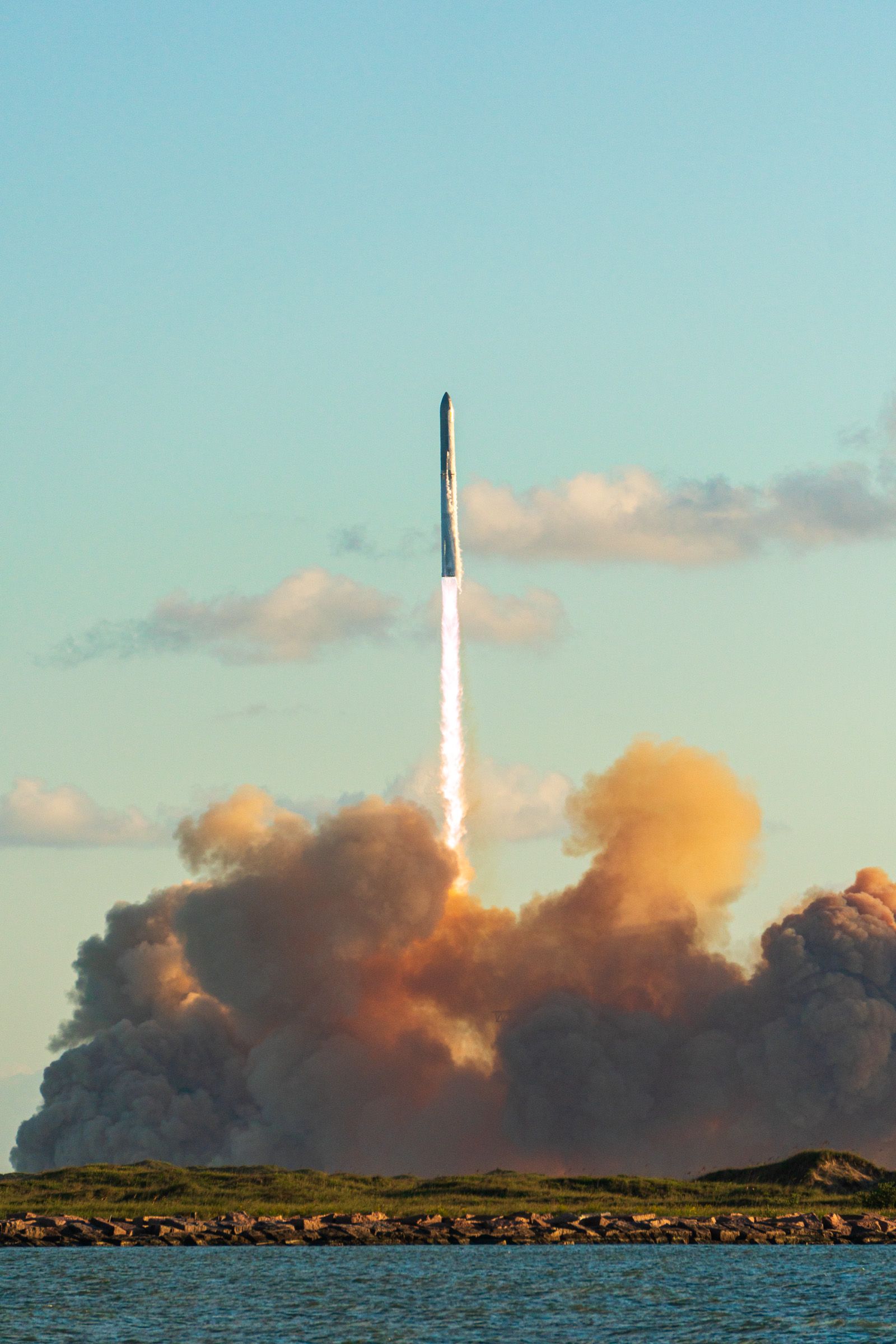 SpaceX Starship Finally Hits Orbit — And Drops 26 Fat Starlinks Mid-Drama